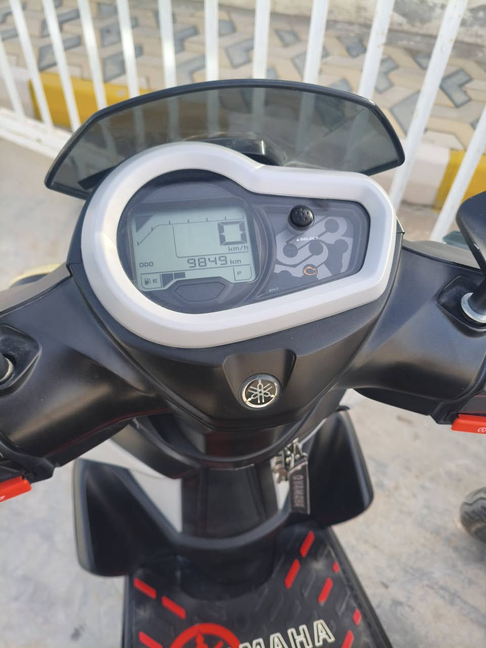 السلام عليكم دراجه. zr للبيع دراجه كامله تجي تاخذ ع فحص كامل ملحقاته تزويد بسيط سعرهه 1850 مستعجل ع بيعه رقمي *********** وتساب
