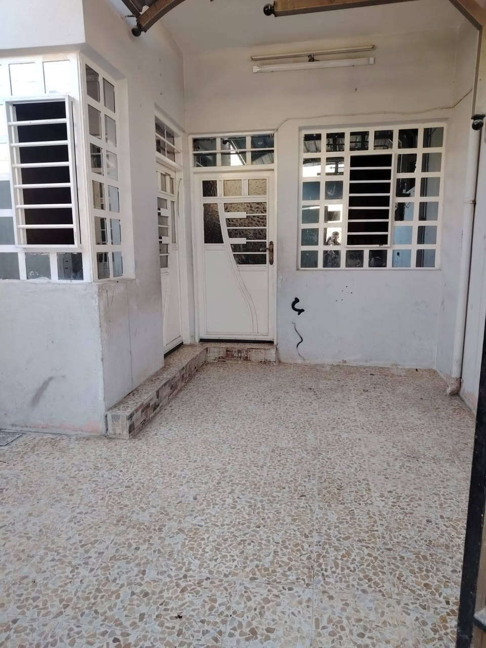 دار للايجار 👉👉 مساحه 110 متر
حي الانتصار شارع 60خلف المركز الصحي ثالث فرع

يتكون من غرفة نوم 💤 وهول وستقبال ومطبخ وصحيات وبيتونه فول شارع تبليط جديد مدارس قريبه عليه 

بدل الايجار 250 الف

 للاستفسار الاتصال ع الارقام التاليه 

***********☎️ وتساب ابوحيدر 

***********☎️ وتساب ابو مصطفى
