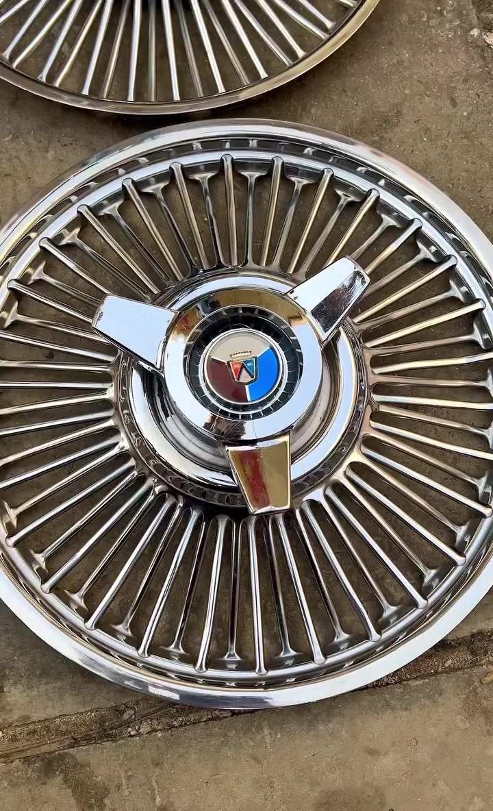 السلام عليكم البيع كبات كلكسي حجم 14 ⚜️
كبات نضيفات لاسيم طاك ولا مفتوحات 
مكاني حريه 🩷🫴
***********
