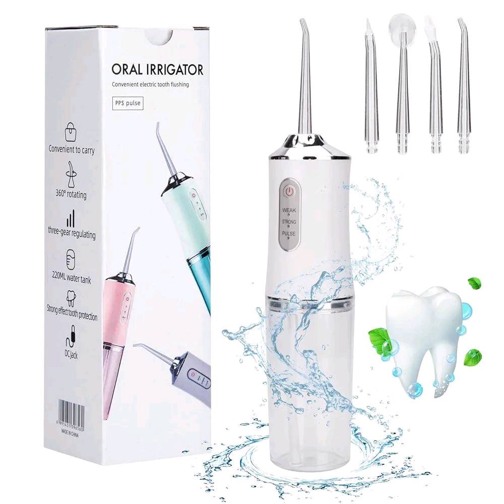 الاسم: جهاز تنظيف الاسنان 
الوصف: جهاز تنظيف الأسنان المائي (Oral Irrigator)، يعمل بنظام ضخ الماء بالنبضات لتنظيف ما بين الأسنان واللثة بفعالية أكبر من الفرشاة والخيط التقليدي. يحتوي على خزان ماء بسعة 220 مل و 3 مستويات للضغط (ضعيف - قوي - نبضي)، مع رؤوس متعددة للاستعمالات المختلفة يمكن تدويرها 360° للوصول لأدق الأماكن. يعمل بالشحن ومناسب للاستخدام المنزلي أو أثناء السفر.


---

النص الإعلاني:

🦷💦 احصل على نظافة أسنان احترافية… كأنك طالع من عيادة طبيب الأسنان!

جهاز التنظيف المائي يزيل بقايا الطعام والبلاك من بين الأسنان واللثة بطريقة آمنة ولطيفة:

✔ خزان ماء 220 مل يكفي لجلسة كاملة
✔ 3 أوضاع تنظيف (ضعيف – قوي – نبضي)
✔ رؤوس متعددة وتدور 360° للوصول لكل الزوايا
✔ يعمل بالشحن وسهل الحمل للسفر

ودّع الخيط المزعج وفرش الأسنان التقليدية!
نظافة عميقة، نفس منعش، ولثة صحية كل يوم. ✅