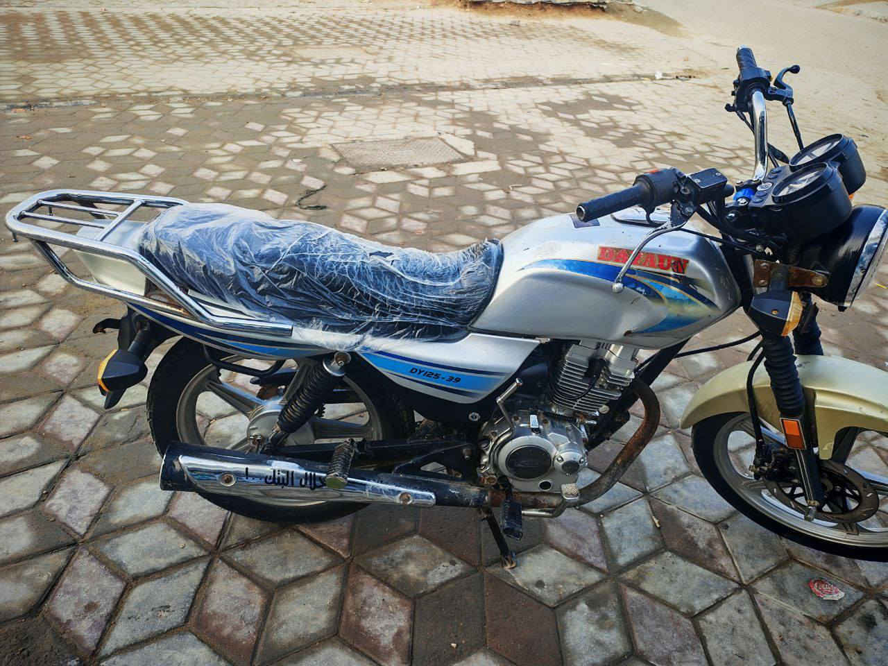 السلام عليكم دايون عضم 
كلك كلك كلك مكفوله من السرقه اوراقه ضايعه دراجه شلعه ومعدل مديل٢٠ تجي وتشوف بعينك رايده ب٦٥٠وبيه مجال مكاني كربلاء طويريج يم مرقد ابو هاشم للستفسار‏‪***********‬‏
