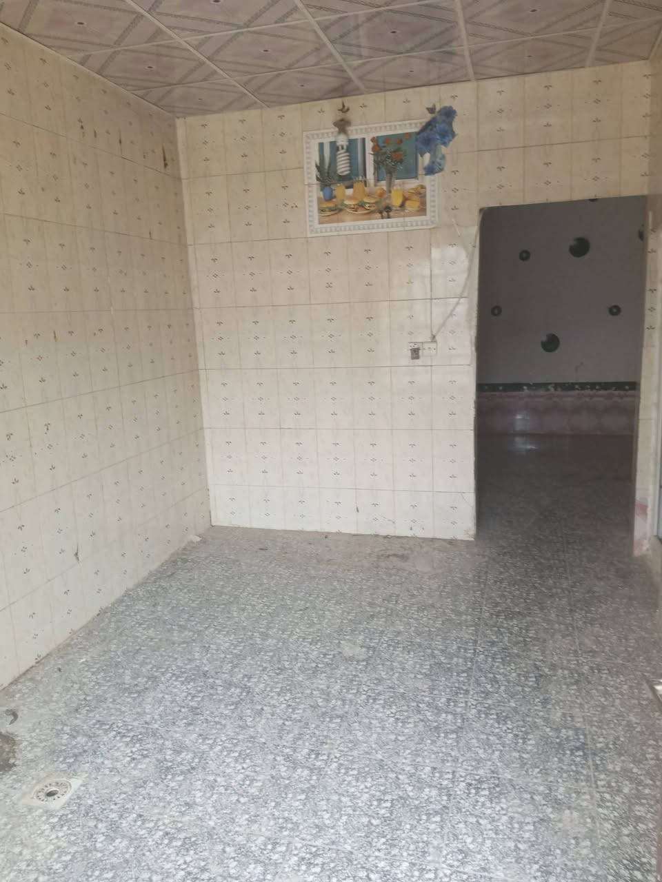 سلام عليكم بيت للايجار الحولي جامع ام البنين المساحة 160 البيت نضيف ‏‪***********‬‏
