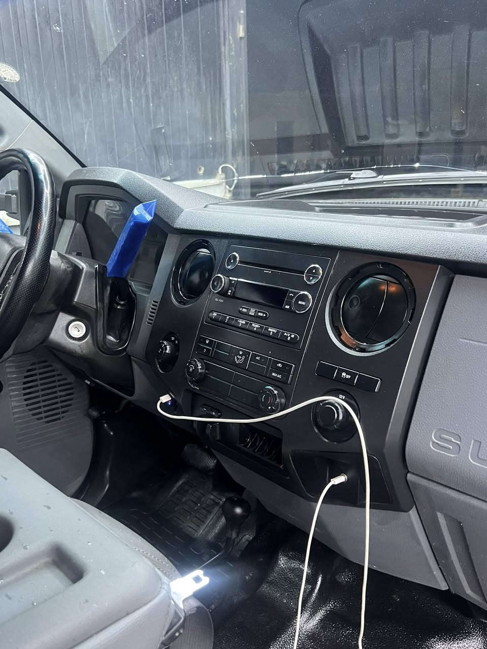 السلام عليكم فورد F350 2012 للبيع محرك بانزين كل نقص مابيها جاهزه من كل النواحي مكان السياره بغداد رقم اربيل بأسمي تحويل ثاني يوم السعر 130 ، للأستفسار/ ***********
