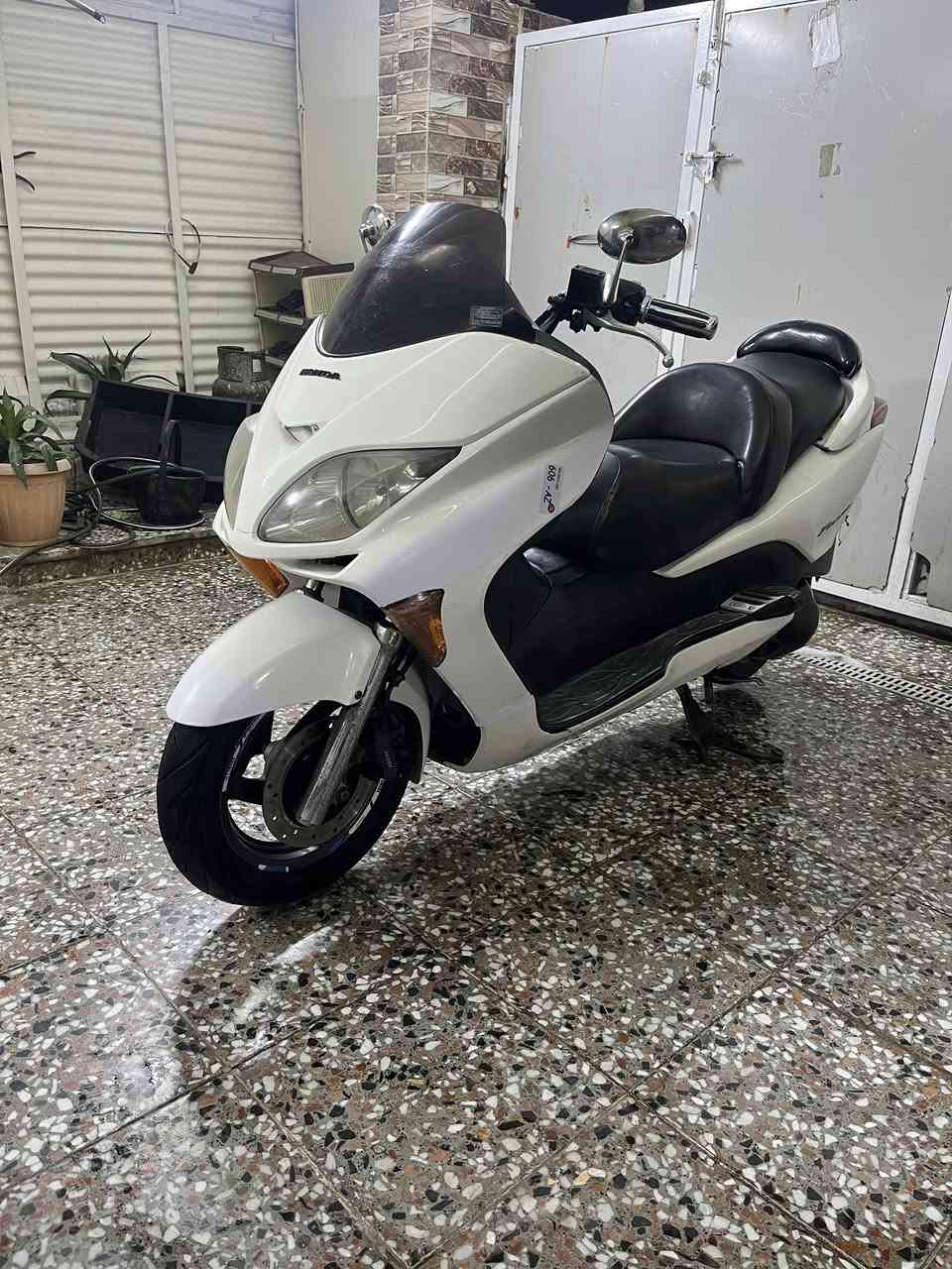 سلام عليكم فورزه 0 8كير شغال دراجه شلعه معدل 140نضيفه تايرات جدد مابيها نقوصات كفرات جدد اوراق بيها مكاني بغداد افاق عربيه ومتواجد بلاعضميه سعر ٨٥٠وبيها مجال بسيط شراي يتصل ***********
