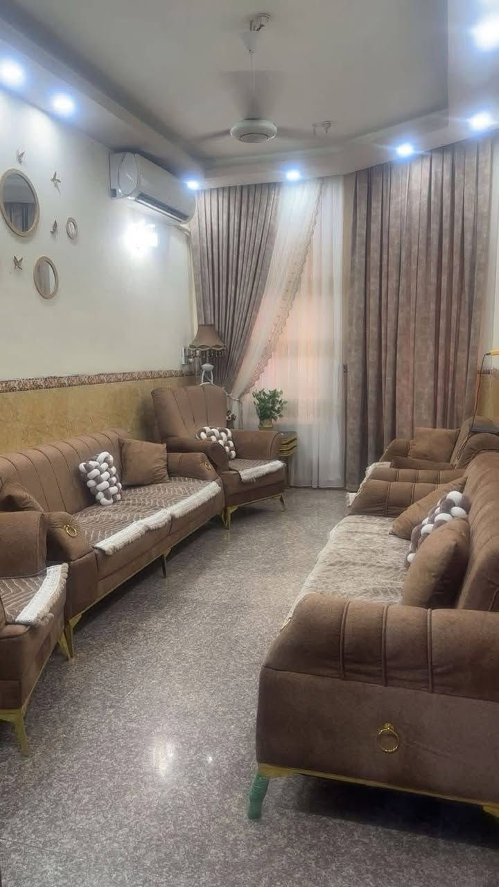سلام عليكم 
بيت طابو صرف مساحه ٨٠متر مدخلين
واجهه ٤نزال ٢٠بناء ٢٠١٧مكان حي اور خلف سوق الصبات رقم الهاتف ***********
