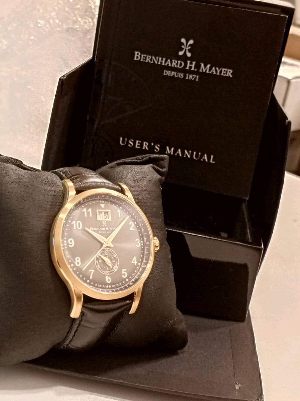 ساعه ما مستخدمه ماركه اصليه 
