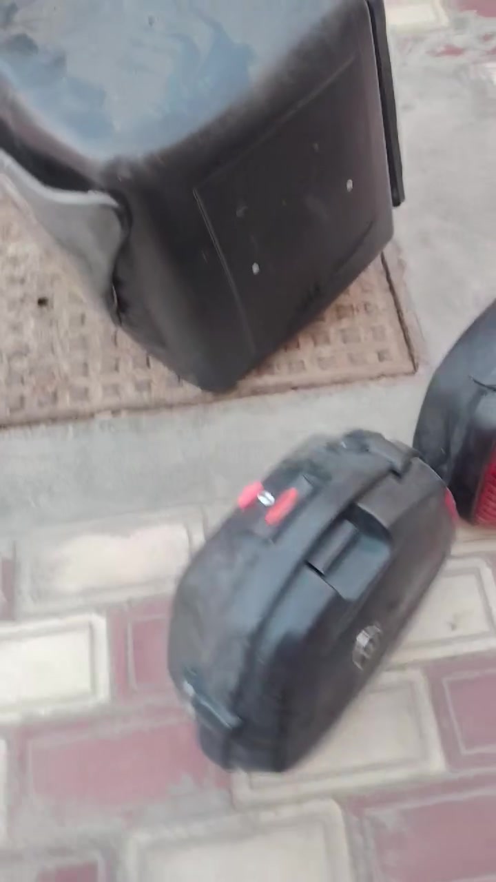 سلام عليكم صندوك دليفري نضيف لايت داخلي وبكلايت كله شغال وجنط دايون نضاف منفصلات مكانهن دوانيه قضاء الشاميه السعر 125 مجال بصيط استفسار ***********
واتساب ***********
