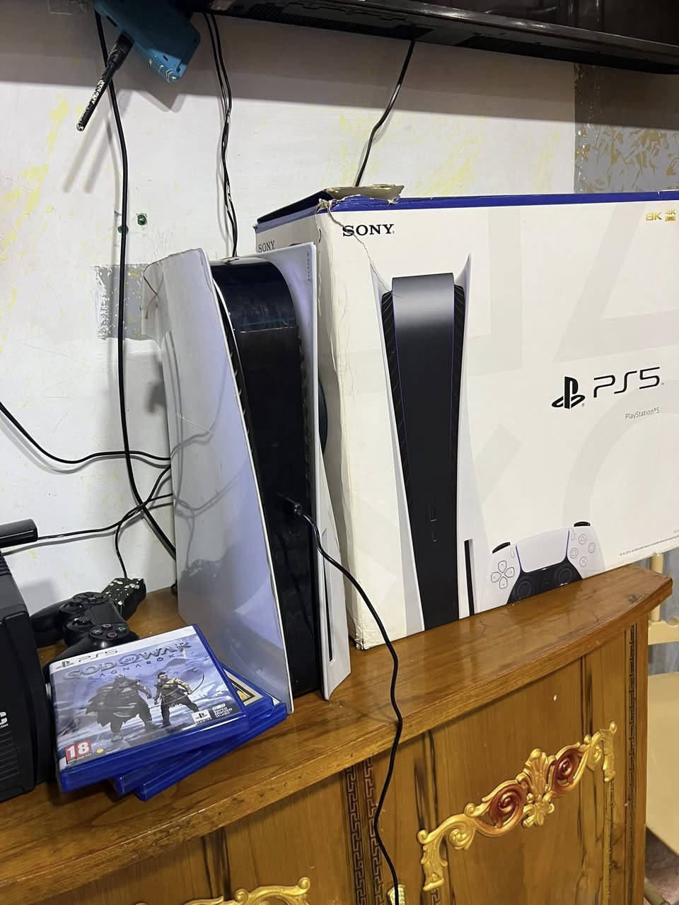 سلام عليكم بلي 5 فات ذاكره 1 تيره الاصلي مو اوربي معه جوستك اصليه مال جهاز معه 3 العاب مكاني بغداد الحريه 
***********
السعر 525 قفل
