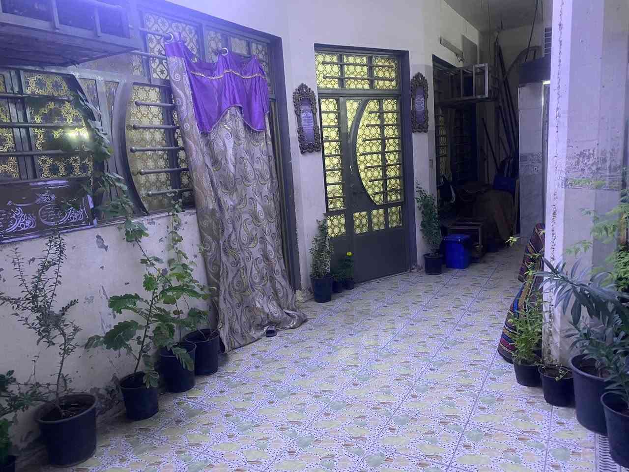 السلام عليكم بيت للبيع 100 متر 10 نزال و10 واجهة يقع في منطقة الامين سكينة خلف معمل علي عودة للسراميك البيت قاطين ركن 4 غرف 3 فوك ووحدة جوة سطح شتايكر صحيات عدد 3 وصالة وترك واستقبال البيت جاهز على اخر حباية وقريب على القناة سعر البيت 145 مليون وبي مجال رقم الهاتف /*********** ابو مهدي
