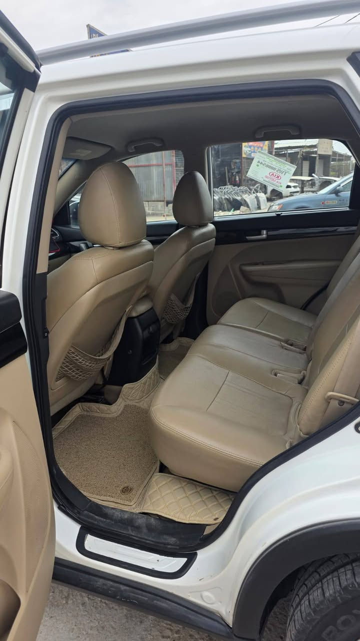 السلام عليكم كيا سورنتو 2015خليجي رقم ديالئ انكليزي سياره بسمي كفاله عامه من ضربه ومن حادث وكفاله من صدر وتخم تايرات جدد سبعه راكب وسته سلندر عنواني بابل الحصوه السعر 180وبيه مجال ***********
