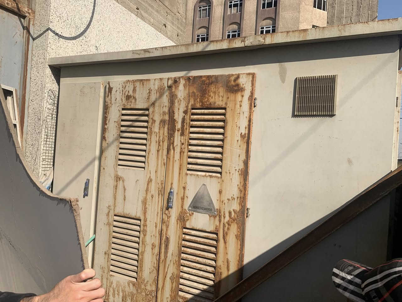 قفص ***********
كابينه كهرباء للبيع
