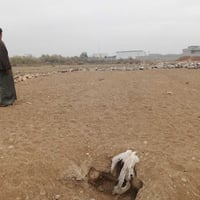 ورحمه الله وبركاته عندي قطعه اللبيع مساحه 200متر للبيع كامل على اخر حب...