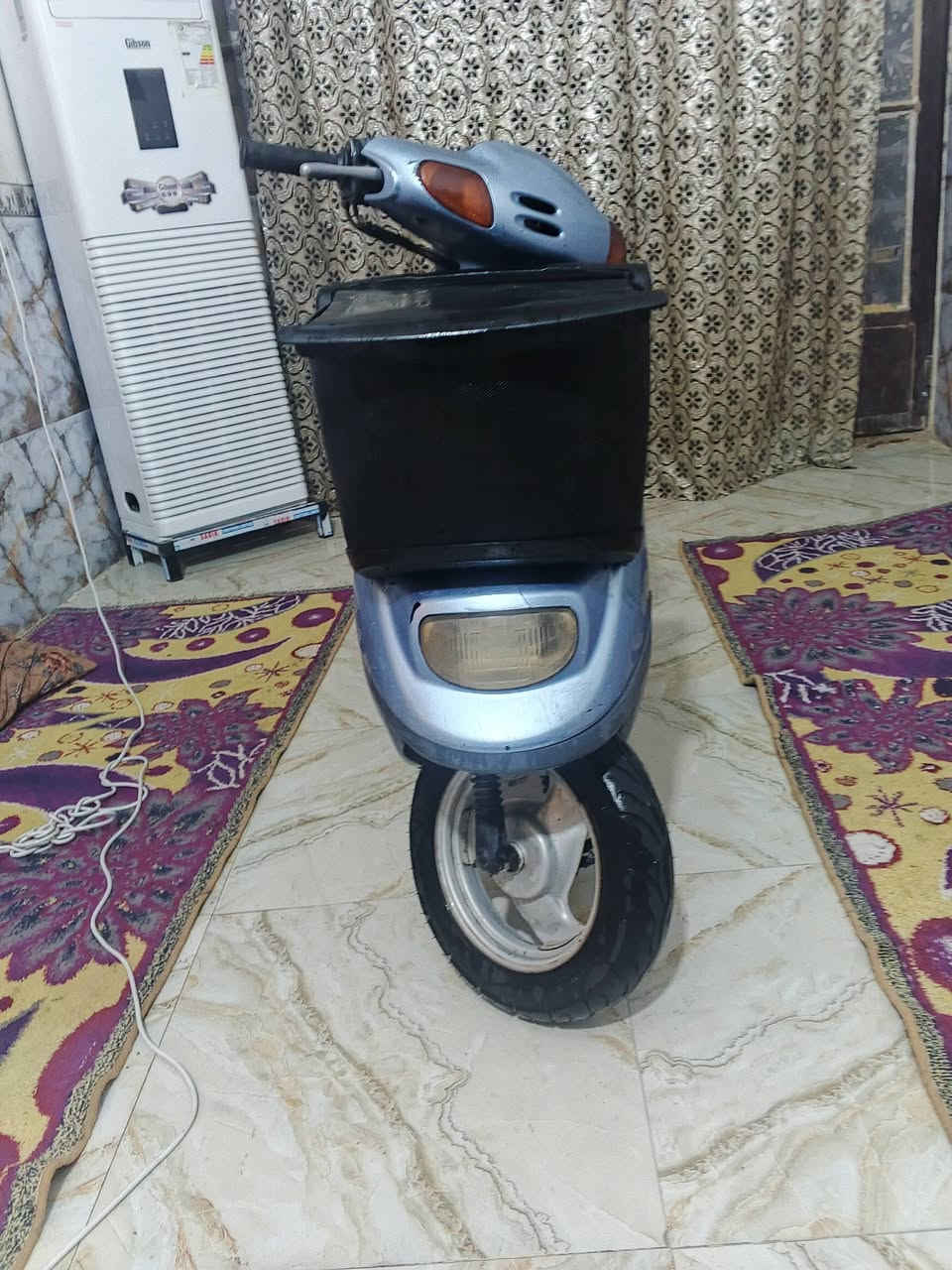 السلام عليكم دراجه للبيع منغولي موديل 2003كهربائياته كله شغاله سلف هندر ما مفتوحه سعر400مكان كربلاء حي العامل الاتصال على رقم***********
