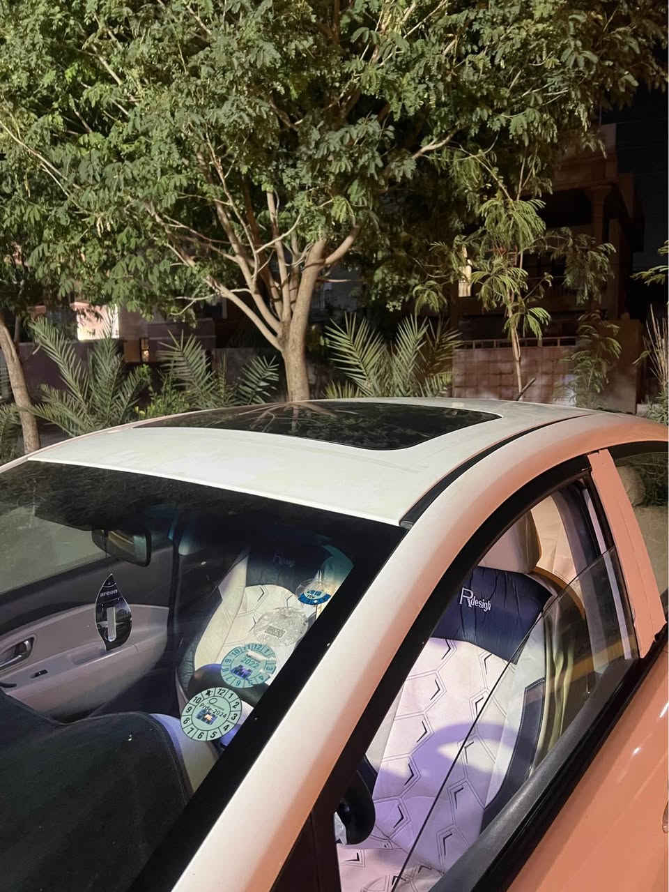 KIA RIO 2012 
السلام عليكم 
كيا ريو 2012 
خليجي بدون صبغ 
فقط مكانين بارد 
رقم السيارة اربيل وهزة وسنوية جديدة 
شرط التحويل والغرامات  
محرك 16 مسكر خمس براغي المرغوب 
كير ومحرك شرط ما مفتوحات 
كهربائيات كله شغال 
تبريد وتدفئة فول
حساسات خلفية 
جام كهربائي  
سيارة فول مواصفات وفتحة سقف
 السيارة مثل ما موضحة بالصور 
عنوان السيارة كركوك
السعر / 100$ 
للأستفسار على الخاص أو 
الاتصال على الرقم التالي 
*********** كركوك, العراق
