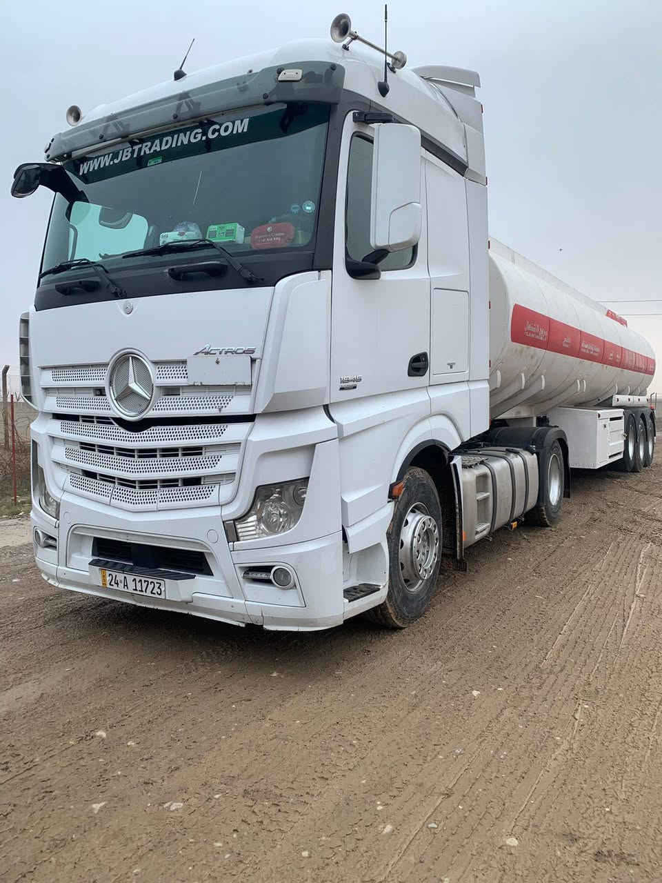 سلام عليكم ورحمة الله وبركاته 
اكتروس وحش 2013 ماشي 800 صهريج موديل 2018 تخم تايرات رأس وصهريج. الصهريج زوجين نص عمر ريتايدر ثلاجة تدفئة و تبريد كلو شغال  لد نهاري سيارة جاهزة للشغل السعر 450 بي مجال قليل ***********
