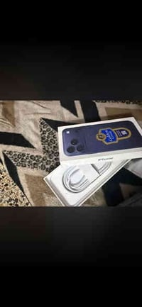 ١٧برو ماكس لون نيلي بس مفتوح من كارتون عدد دورات شحن 0 حاله حال جديد ب...