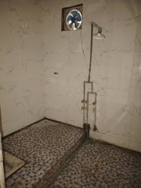 بيت طابق ارضي للاجار مساحة 150 مكون من غرف ومطبخ وصالة ومطبخ حار  واست...