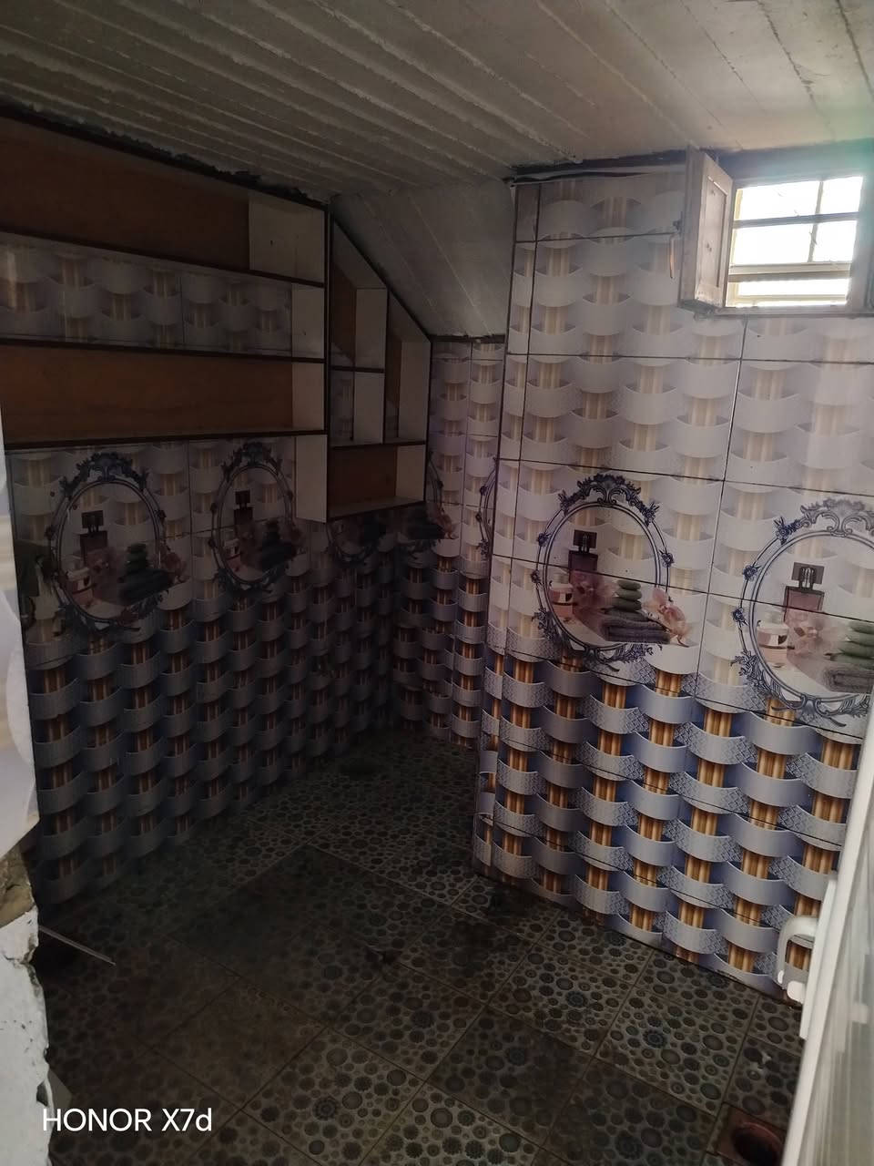 عمارة للأيجار مساحة ٢٥٠ متر تحتوي على صحيات ومطبخ مكانها الخضراء مقابل حي المثنى قرب دائرة الضريبة ***********
