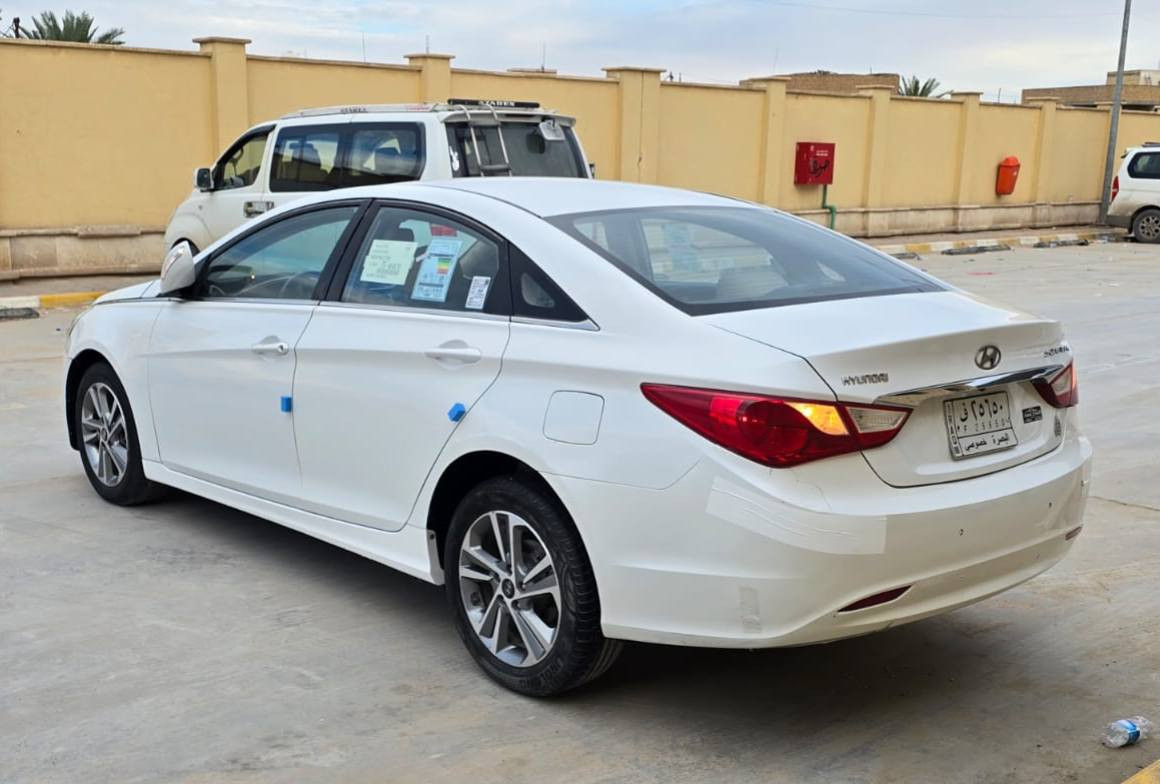 السلام عليكم ورحمة الله وبركاته 
هونداي سوناتا 2011 خليجي محرك 2400 شرط مامفتوح 
بيها باب رش تجميل شرط بدون ضربة واسفل الهلال باقي كفاله ضربة وصبغ وتبديل رقم بصرة تحويل مباشر سنوية جديدة لغاية 2029 مشروع وطني كير ومحرك كفالة من الفتح والتبخير وتبريد ثلج تدفهه شغالة حدادية جاهزة كهربائيات وتخم تاير ودواخل وضع الشركة السعر 113 
ملاحظة سيارة احلى من الصور 
العنوان ناصريه قرب كراج بغداد 
للاتصال {***********}
واتساب {***********}
