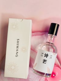 نقدم لكم عطر نسائي صيفي من شيمانج 😍  عطر رذاذ الجسم   منتج يجمع بين غس...