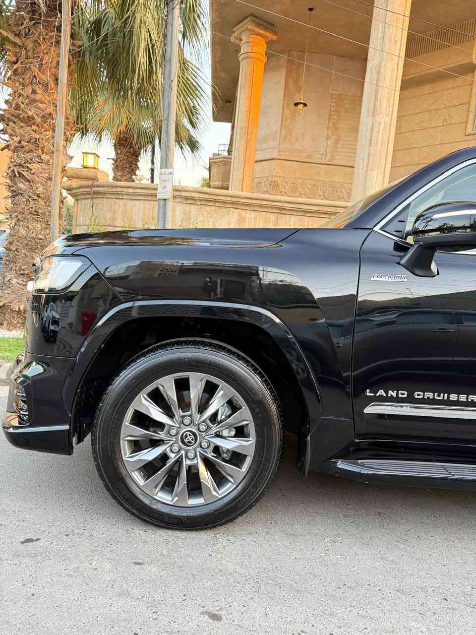 السلام عليكم لاندكروز vx لمتد بلاك ادشن تون تيربو  موديل 2024مغلفه ppf مكفوله كفاله عامه للاستفسار 
 *********** 
***********
