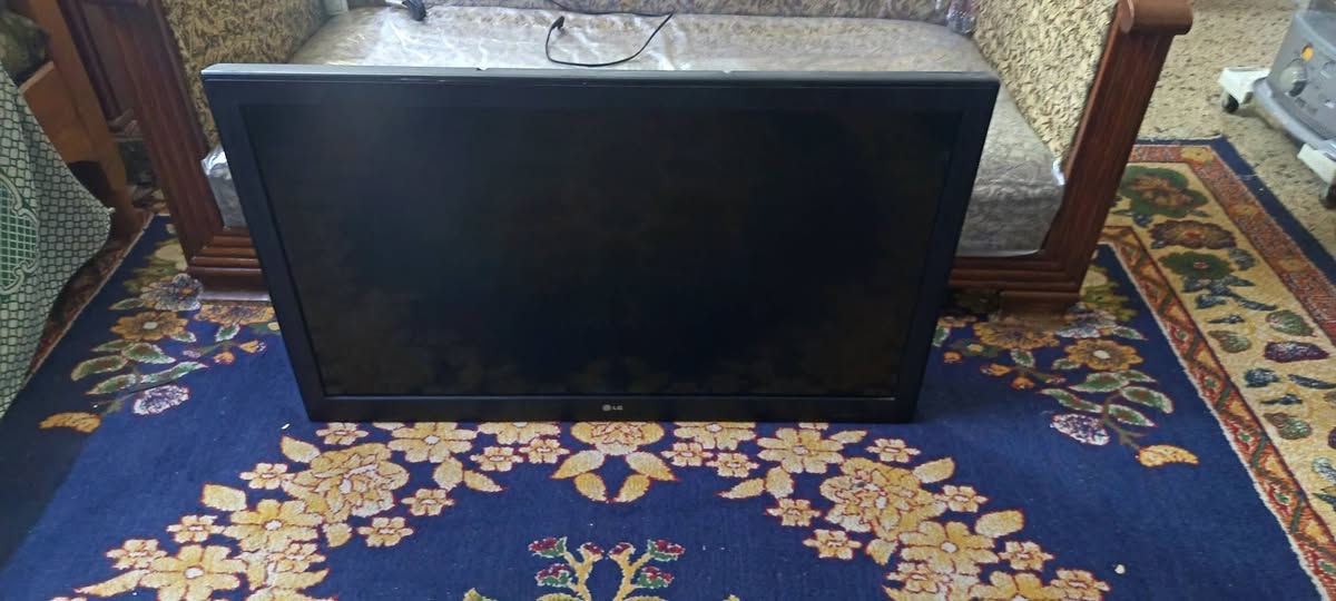 شاشه LG مستخدم للبيع 📺 
📺 حجم 43
نضافه كدام العين
موقع موصل حي النور قرب جامع طاهر زيناوه
 يتصل علرقم
📞 ***********
