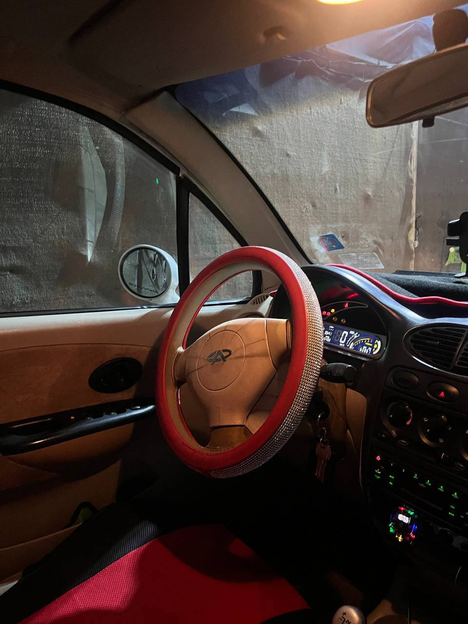 كيو كيو
موديل 2013

رقم كربلاء 

سنوية جديدة 

كلشي شغال عدا التبريد 

راعيتها طالبة جامعة وبيتها جداً قريب على الجامعة واستوها خلصت وتريد تبيعها .
السعر 31 وبيها مجال 

واي استفسار على هذا الرقم  ***********
