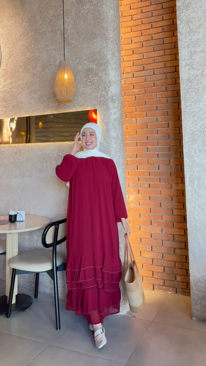 Arram Brand ✨️
فستان شيفون مبطن 
اجمل وارقى الموديلات هاذه الموسم 
متوفر ب 4 الوان
طول 140 سم
متوفر توصيل 
***********
***********
