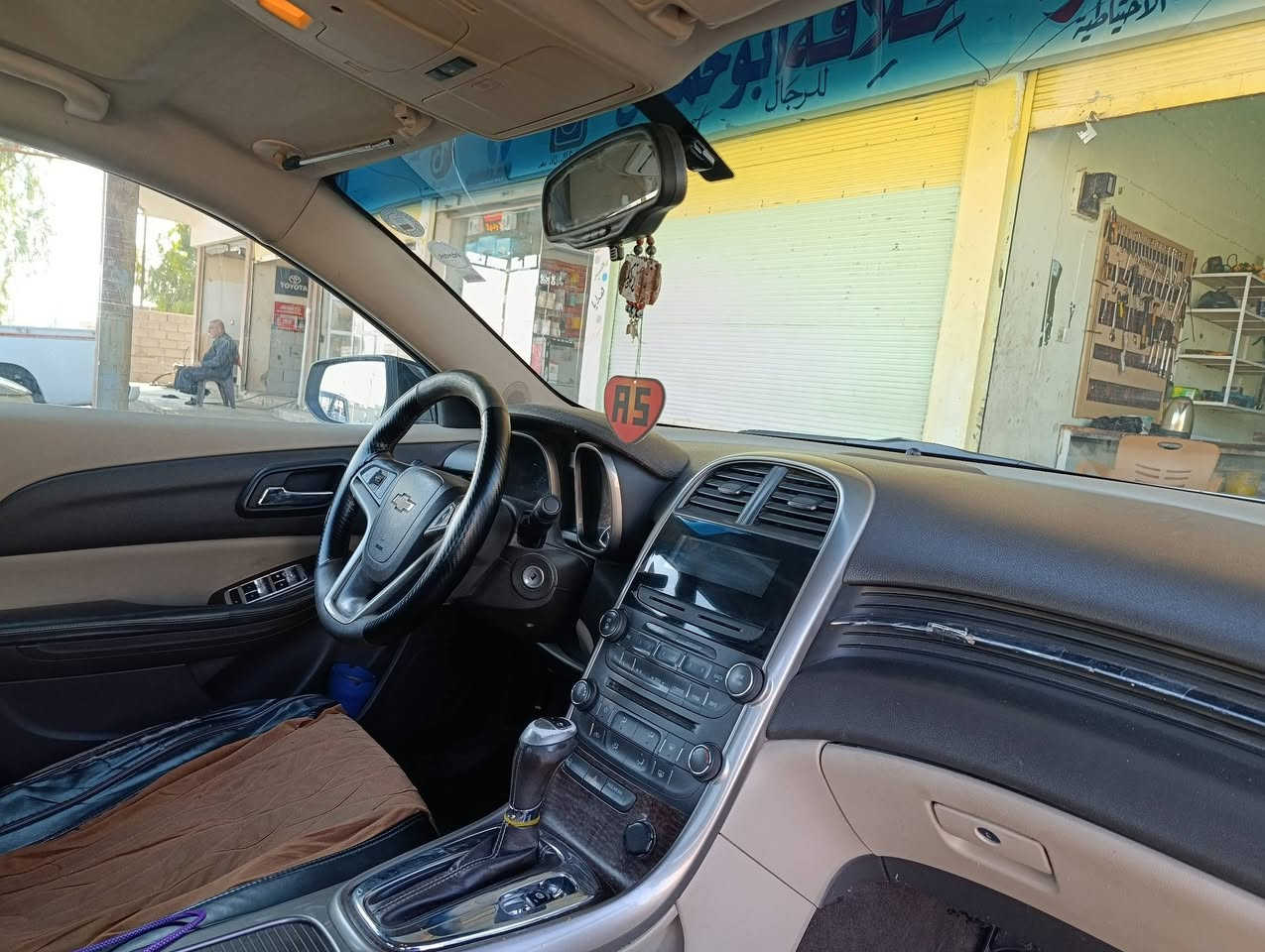 ماليبو 2013 LT مواصفاتها معروفه 
كبير ومحرك بشرط تايرات جديد طخم جديد السيارة جاهزة
السعر 106 للاستفسار ***********
