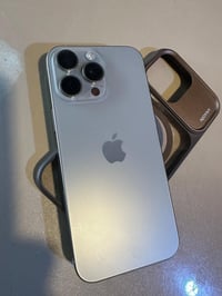 iPhone 16 pro max لون تيتانيوم..شرق أوسط ماستر بعده داخل الضمان الجهاز...
