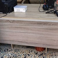 ميز مكتبي • نظيف جدا • طابعه