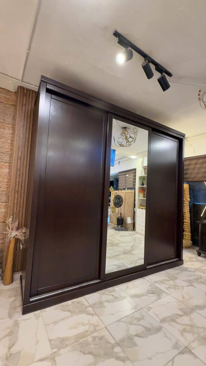 غرفة نوم ماستر فخمه جداً 💛👌🏻
📌عمق 60-سم🤍
📌(( ملحق أدراج داخلي )) 💛
📌خشب لاتيه 18 🪵 اندونيسي مع زان 🪾بالكامل 👌🏻
📌سكك هايدروليك " مرحلتين " 
📌خامه راقيه جداً و مميزه ✨ 
استعمال بسيط جداً بحال الوكاله . (( بسعر مغري )) الله يبارك لصاحب النصيب 🤍✨
 .


**إذا كنت صاحب هذا الإعلان وتريد حذفه لأي سبب، رجاءا أرسل رسالة إلى الدعم الفني**