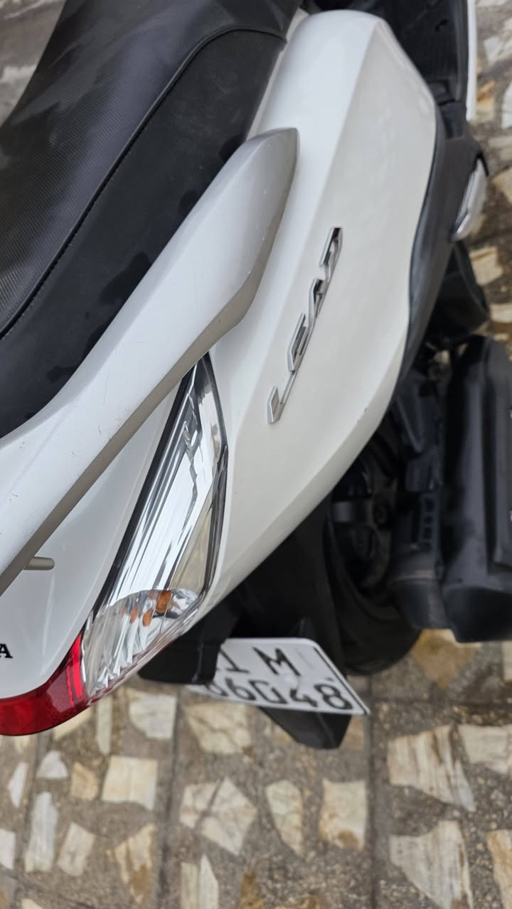 السلام عليكم دراجة هوندة ليدي 🇯🇵 ياباني
‏مرقم بغداد  مشروع وطني رقم إنكليزي بسمي تحويل ثاني يوم  هزة جديدة

‏مكينة125لون ابيض صدفي  

‏ماشية 24الف وبل يابان ماشية10 تالاف 

‏مواصفات

‏حساس ازدحام ✅

‏حساس استان ✅

‏تدفئة بل يدات ✅

‏الدراجة ورقة المزاد مالتهة وصور اليابان وتقريرهة  مالتهة موجود    

‏الدراجة مكفولة كفالة عامة 

‏​📍 المكان: بغداد - الشعب 

‏📞 للتواصل والاستفسار: (‪***********‬)📱
