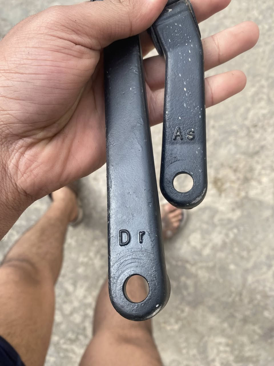 عندي زوج اذرع ماسحات (AD)مال سوناتا 2 بلاديات للبيع ***********
