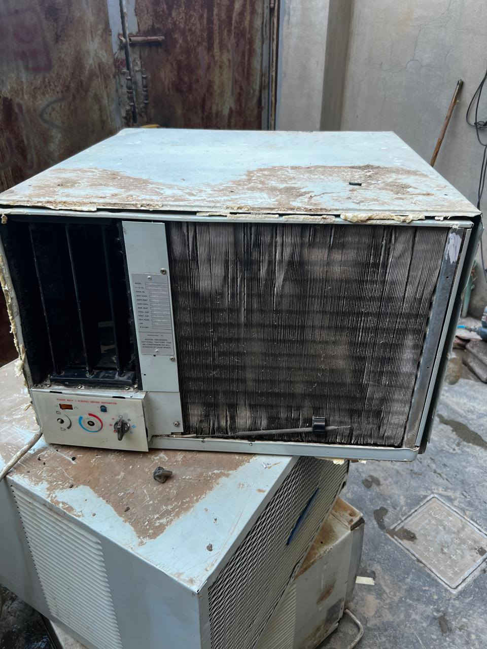 سلام عليكم مكيفات العدد 3 شرط تبريد تدفئة 
الوجهيات موجوده سعر الواحد 250وبيها 
***********
***********
