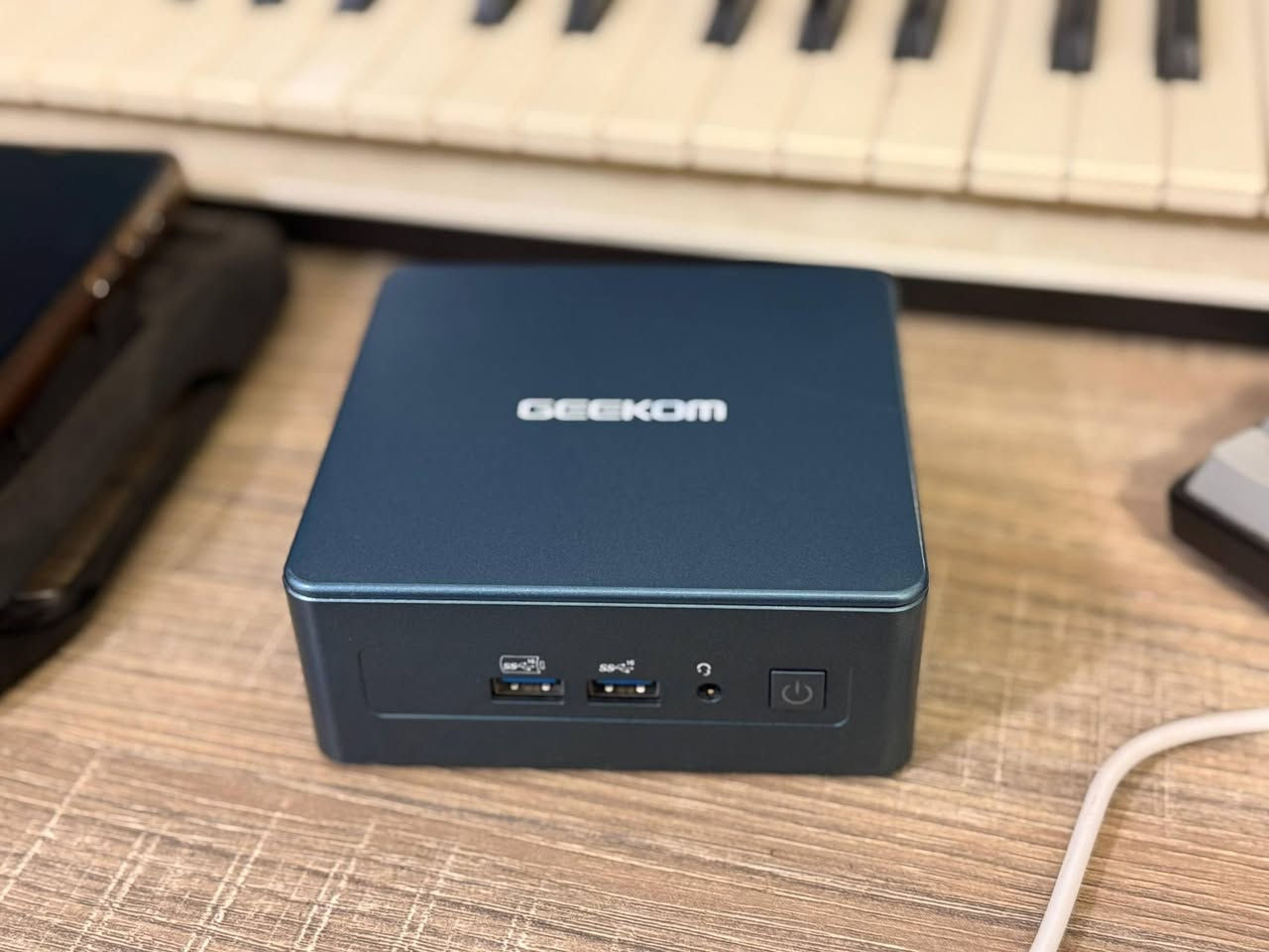 Mini pc
i5 13600H
Ram 16 ddr4 3200 lexar 
Gpu intel iris xe graphics 8 gb
M.2 256 
مستعمل


**إذا كنت صاحب هذا الإعلان وتريد حذفه لأي سبب، رجاءا أرسل رسالة إلى الدعم الفني**