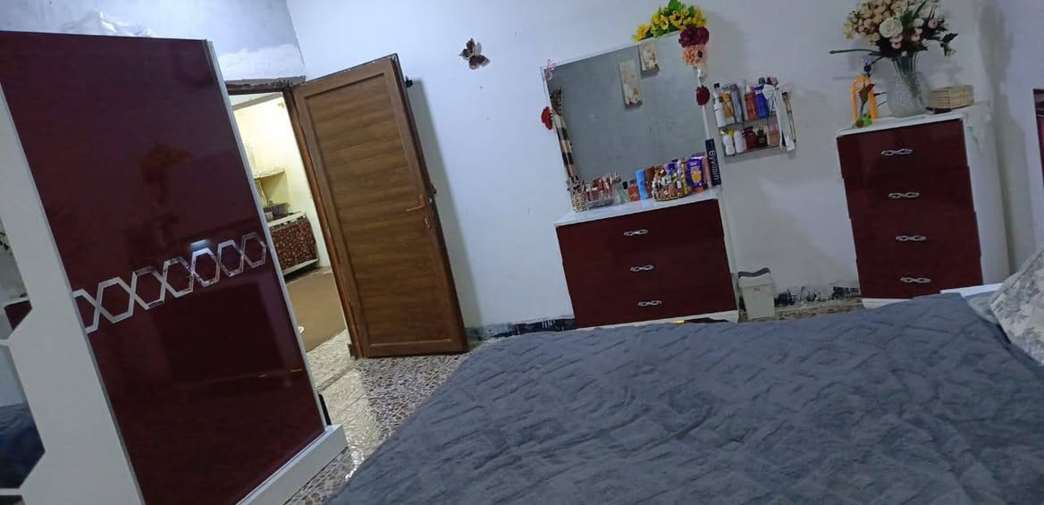 بيت للبيع في بانميل قرب الشارع العام 
المساحة 230 متر زراعي يتحول إلى طابو 
الدار يتوفر من 
استقبال 
وصاله مشترك 
مطبخ كبير 
غرفة نوم 
صحيات داخليه 
كراج كبير 
وحديقة 
السعر 27 مليون وبي مجال 
للاستفسار اتصل ***********
