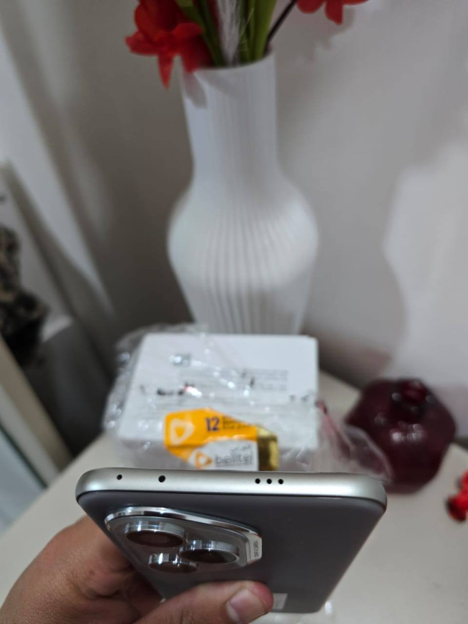 سلام عليكم ورحمه الله
هونر 400 برو ذاكره 512 لون سلفر 
غراضه كامله نضافه 100/100 خدش مابي 
مكفول من كلشي للبيع او مراوس 
ويا شاومي 15 تي برو فقط 
مكاني بغداد كرخ 
***********
