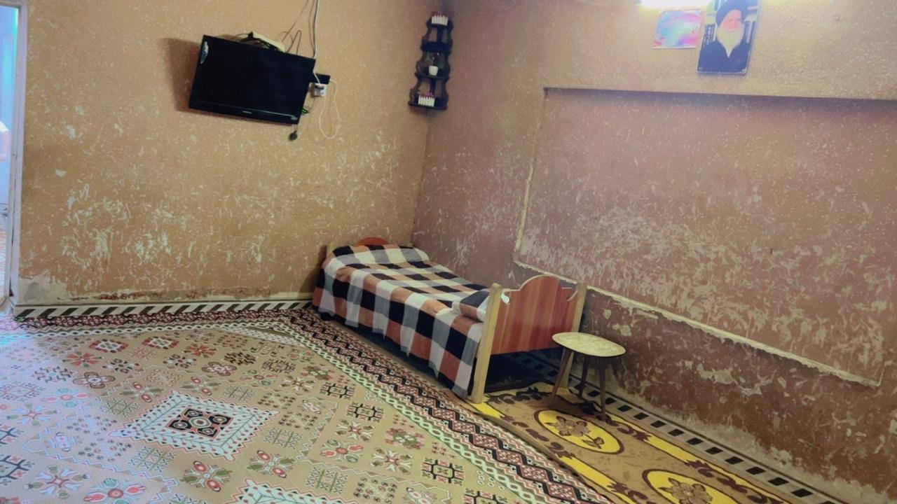 السلام عليكم 
للبيع بيت ٢٠٠ متر طابقين بل ٧٠٠٠ ع بره ***********
