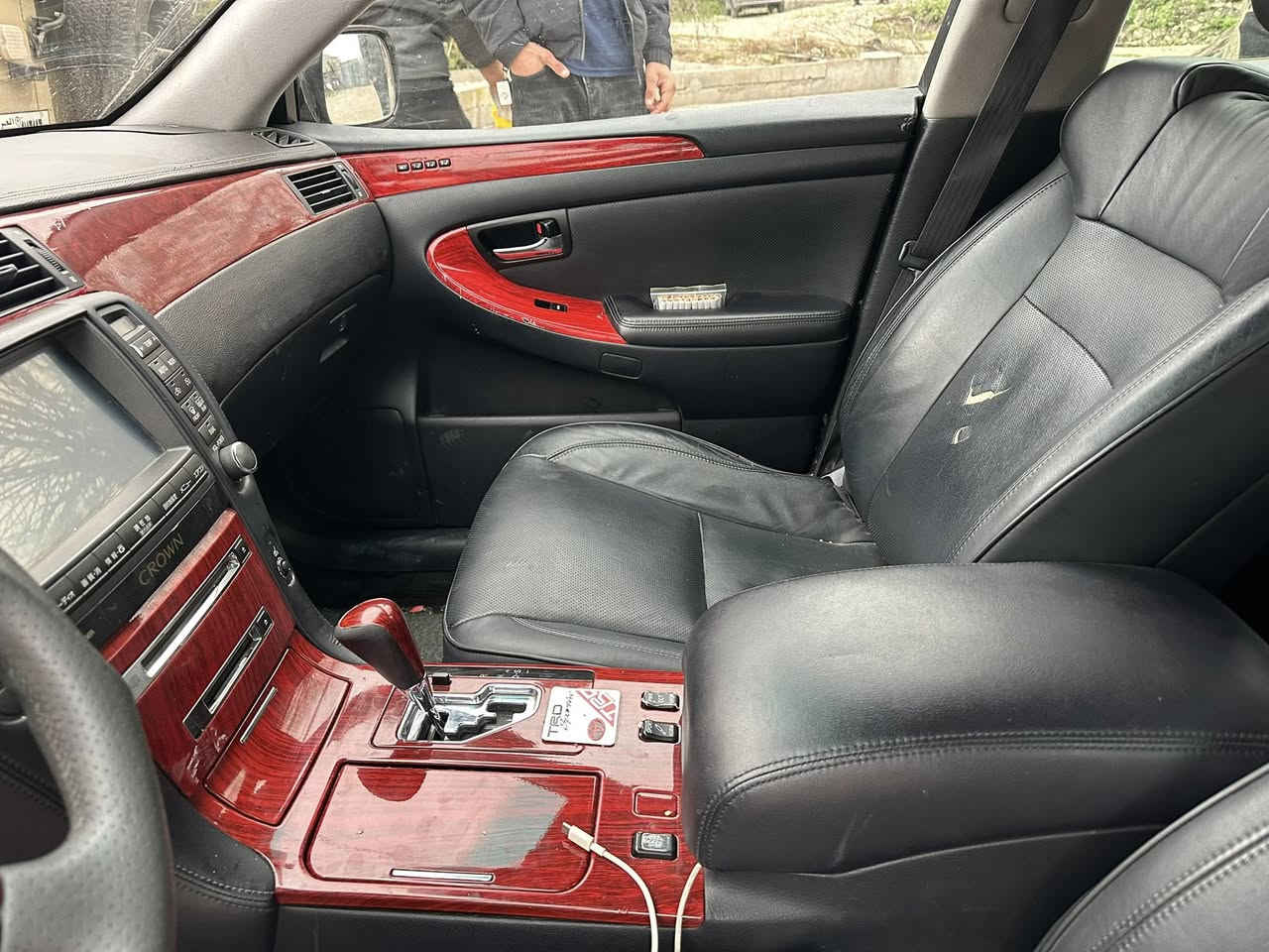 ئەو ناوانەمان هەیە بۆ گۆڕینەوە ئەگەر باقیو نیە سەرمان مەئێشێنە دڵی ئەدمین گیان
***********
