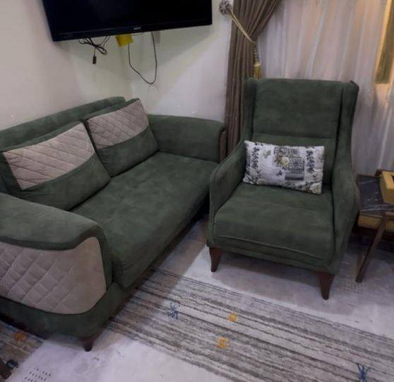 قنفات جدا نظيفات مابيهم اي ضرر اثنين كبار اثنين صغار وحده وسط السعر 560 مكاني البصره السيمر شراي اتصل مايعجبك لاتعلق
***********
