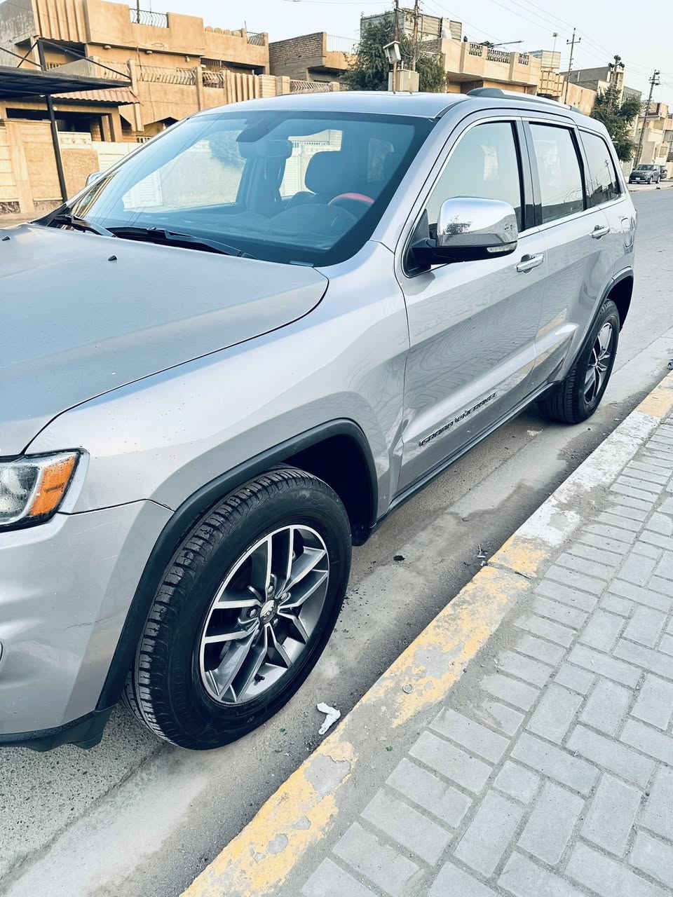 السلام عليكم
جيب شيروكي 2018
وارد امريكي
بغداد /سنويه بأسمي  نافذه لغاية 2030
السعر ٢٥٥ ورقه
***********

مكان السيارة :  بغداد /   الدوره
