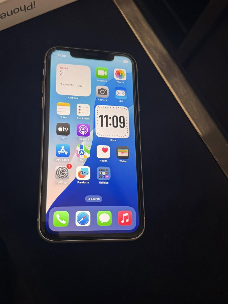 ايفون ١١ عادي للبيع بطاريه ٧٣
مع الكرتونه نظافه الجهاز ١٠٠٪؜
سعر ٣٠٠
***********
بغداد
