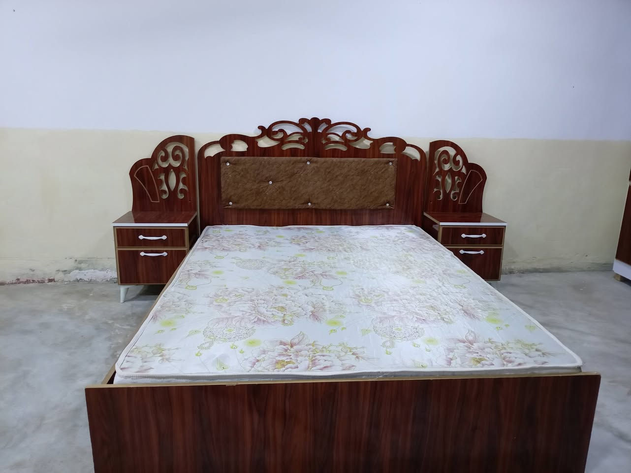 السلام عليكم غرفة للبيع مستعملة قليلة نضيفه حيل 

#المكان  _قضاء الحويجة السعر خاص للاستفسار على

     #_الرقم. 
                    ***********
