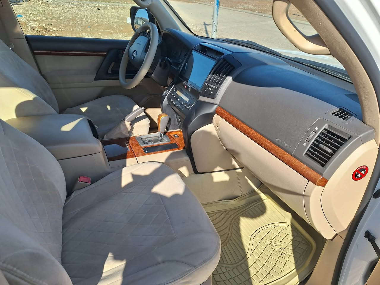 تويتا لاندكروزر موديل ٢٠١٣ مواسه فاتي G سپي به فري هجي پيوه نيه لوك گيرو مه كينه ي به شرت سپانه ي لي نه دراوه سه نوي تازه  ***********. *********** شمشمل, السليمانية
