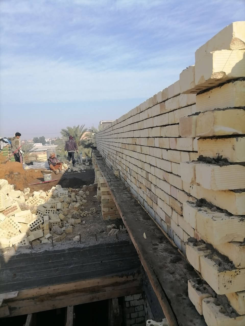 تم إكمال ستارة وبيتونه
لبيت في حي الغدير
شغل درجة اولى
لدينا كادر مختص لبخ كاشي كهربائي
ترميم بناء
كرسته وعمل
ابوحيدر
***********
