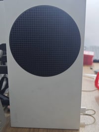 Xbox series s للبيع نظيف ما مفتوح و الكارتون والغراض كاملة السعر 350 أ...