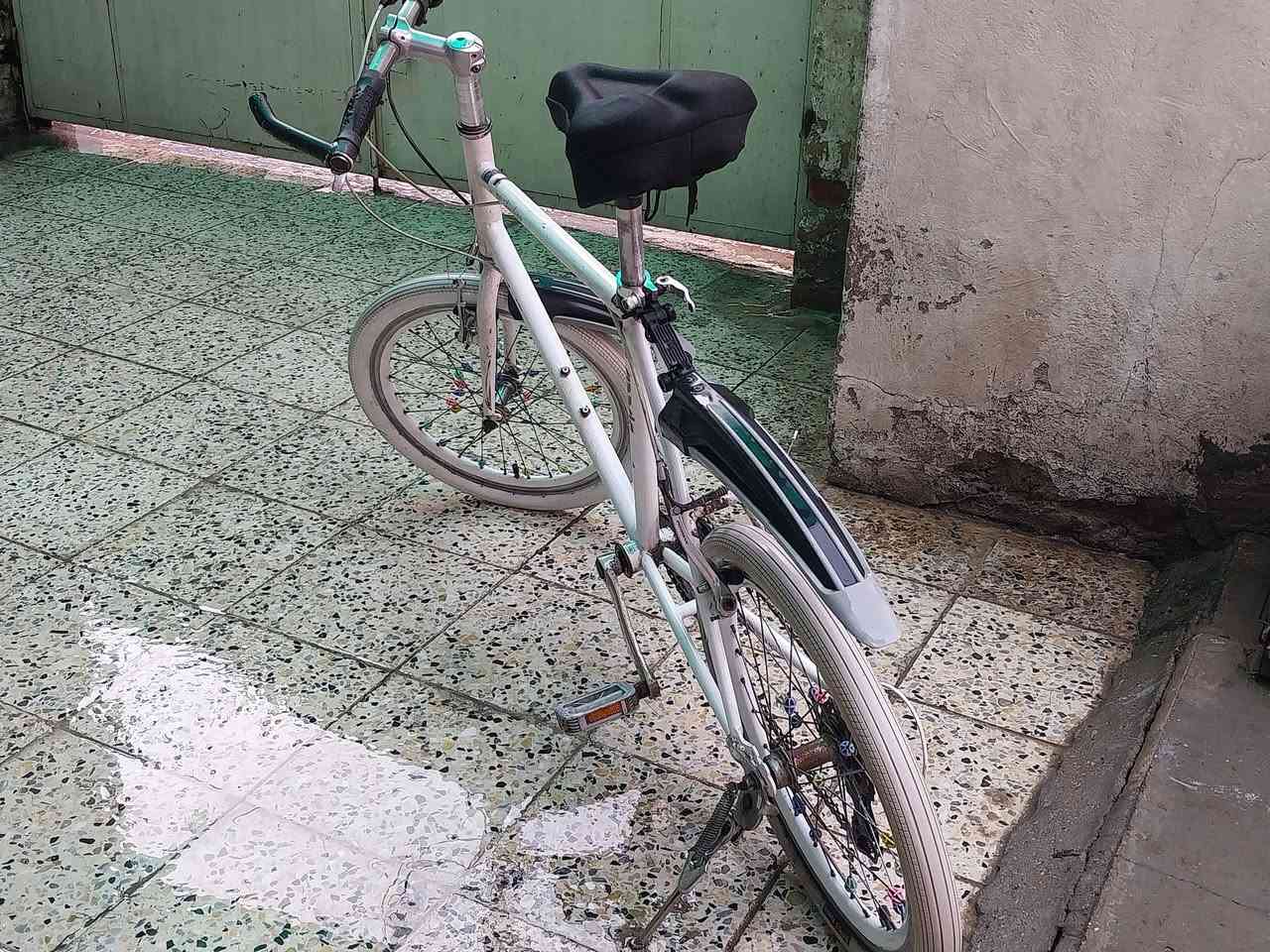 السلام عليكم شباب بايسكل ياباني رياضي كامل من كل شي مكاني المنصور مقابل بلدية المنصور شارع مزاد الزهور السعر 125 الف وبي مجال الحجم 20 وهذا رقمي *********** واتس اب بي
