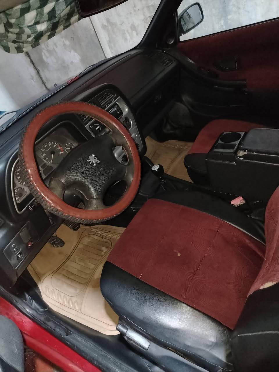 سلام عليكم 306 مصبوغه عام ع ايدي للجماليه جانت جارده تبريد+ تدفئه دوشمه كاعيه وكشنات عارضها 51 وبيها مجال حتى دشبول جديد منظومه تبريد جديده شاد نقصها بس بكلايت مازده جدد والله صبغ درجه اوله ع ايدي اني صبغتها مكاني الاعظميه سبع ابكر ***********
