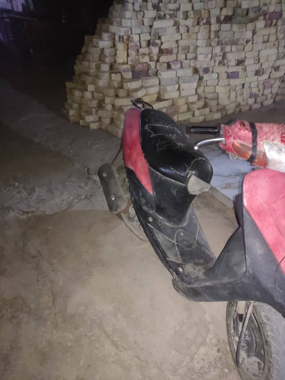 للبيع دراجه مامفتوحه بس شلعه مابيهه تمشي كلشي مابيهه شرط بلاد مامفتوحه جوزه بلاد رايته 120 الف ***********
